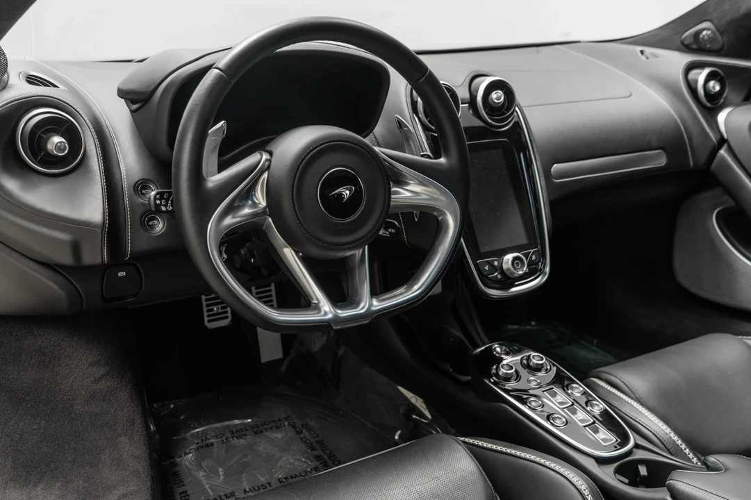 2022 McLaren GT - Image 14 of 21