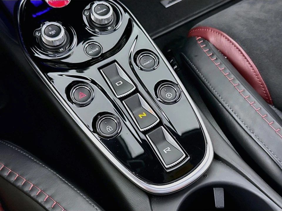 2022 McLaren GT - Image 18 of 31