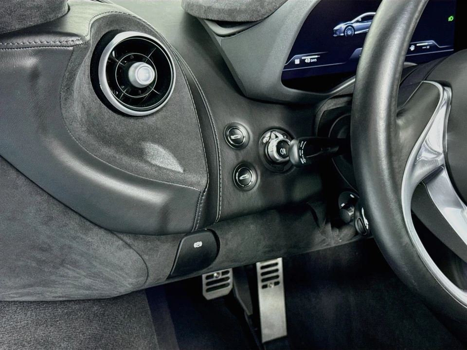 2022 McLaren GT - Image 10 of 31