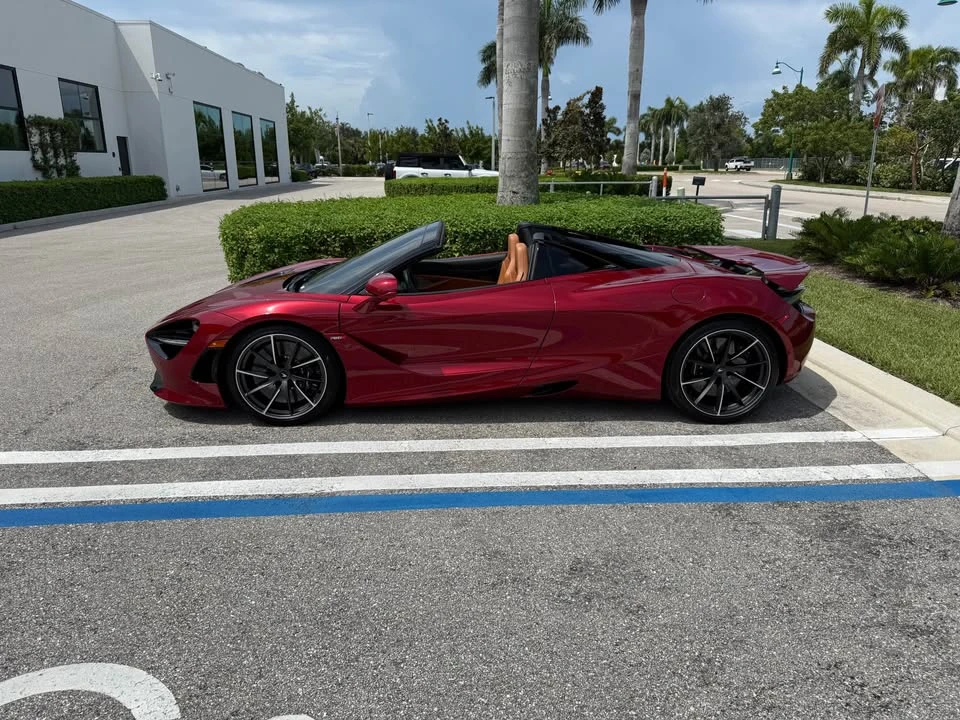 2022 McLaren 720S Spider - Image 2 of 11