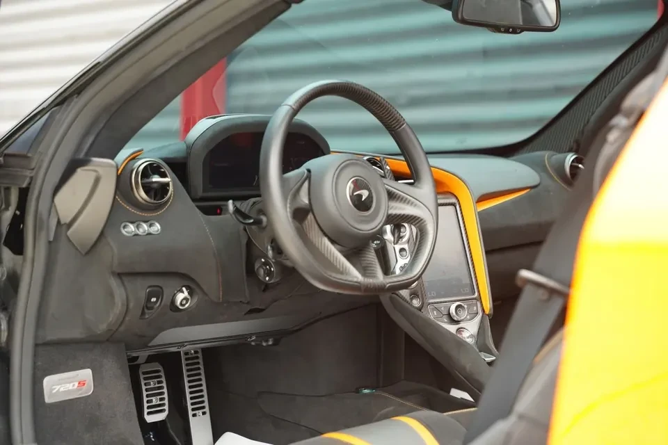2022 McLaren 720S - Image 8 of 9