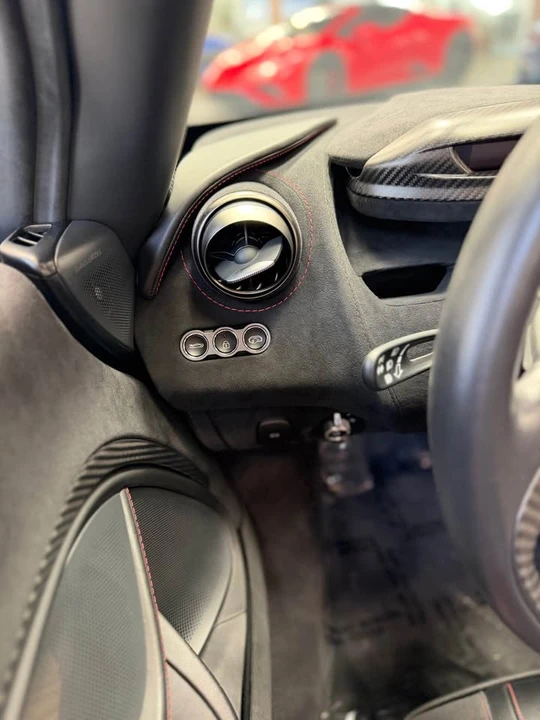 2022 McLaren 720S Spider - Image 14 of 19