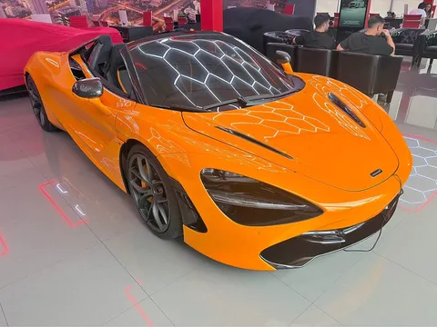 2022 McLaren 720S Performance Convertible 2D