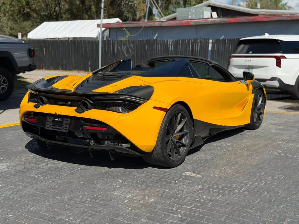 2022 McLaren 720S Spider - Image 2 of 14