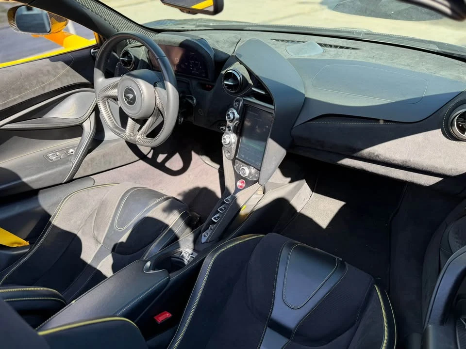 2022 McLaren 720S Spider - Image 10 of 14