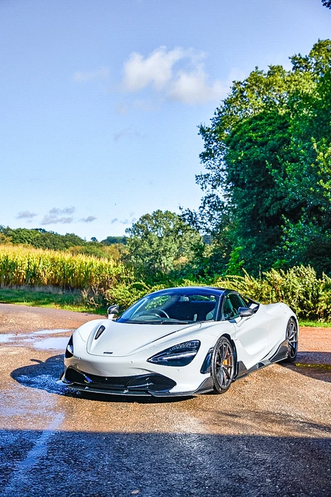2022 McLaren 720S Spider - Image 18 of 31