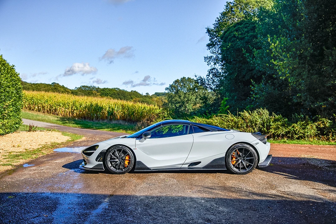 2022 McLaren 720S Spider - Image 19 of 31