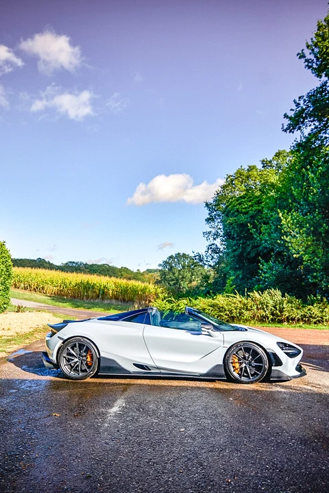 2022 McLaren 720S Spider - Image 27 of 31