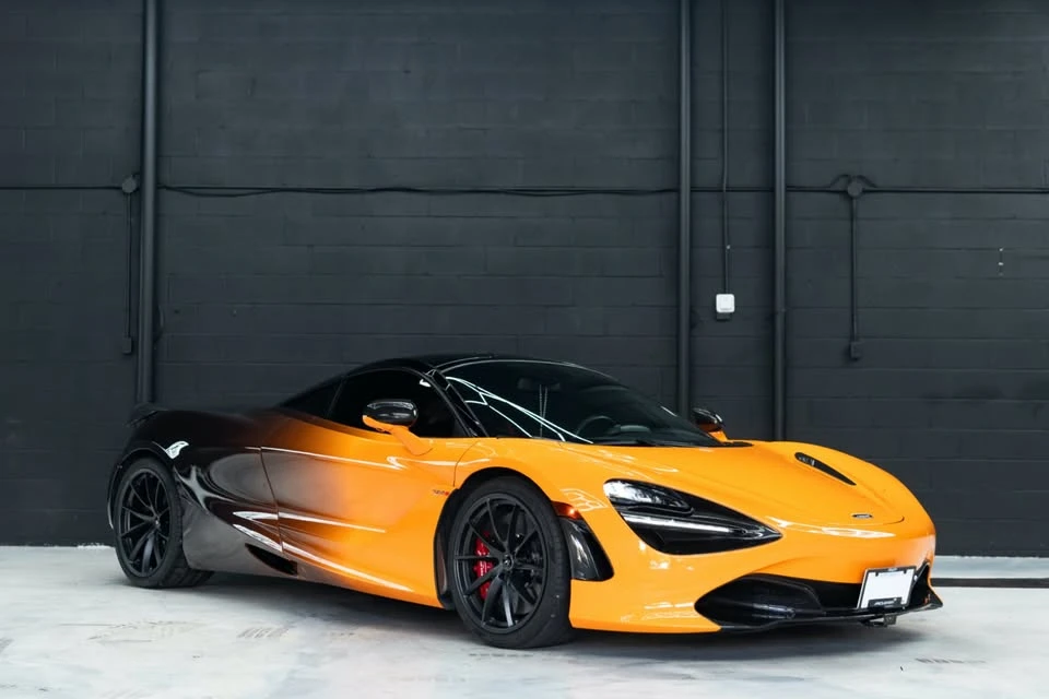 2022 McLaren 720S - Image 2 of 13