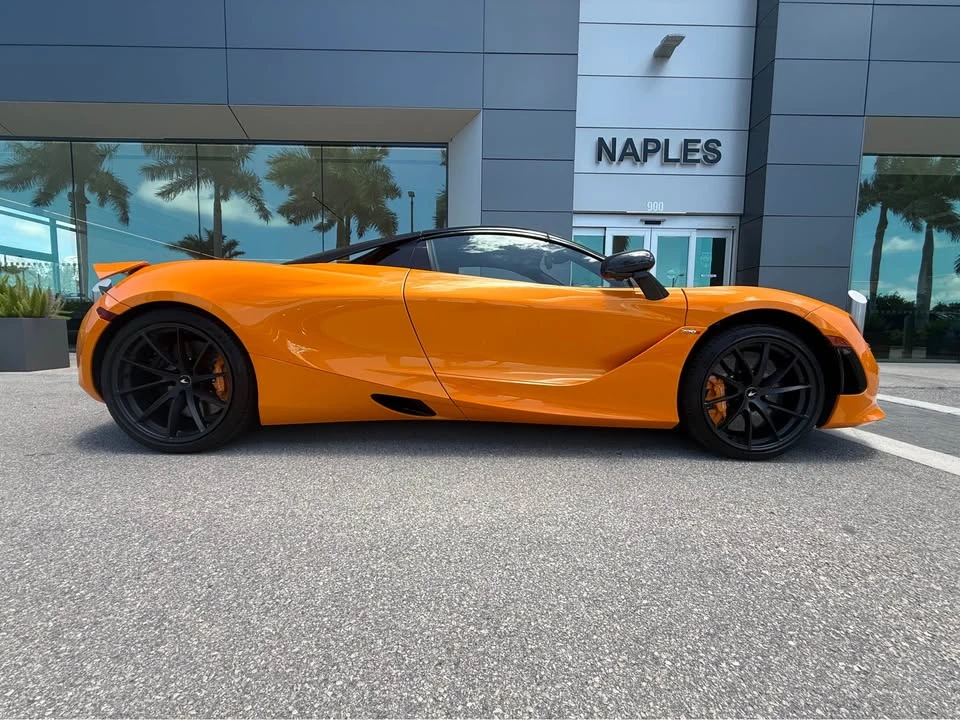 2022 McLaren 720S Spider - Image 2 of 18