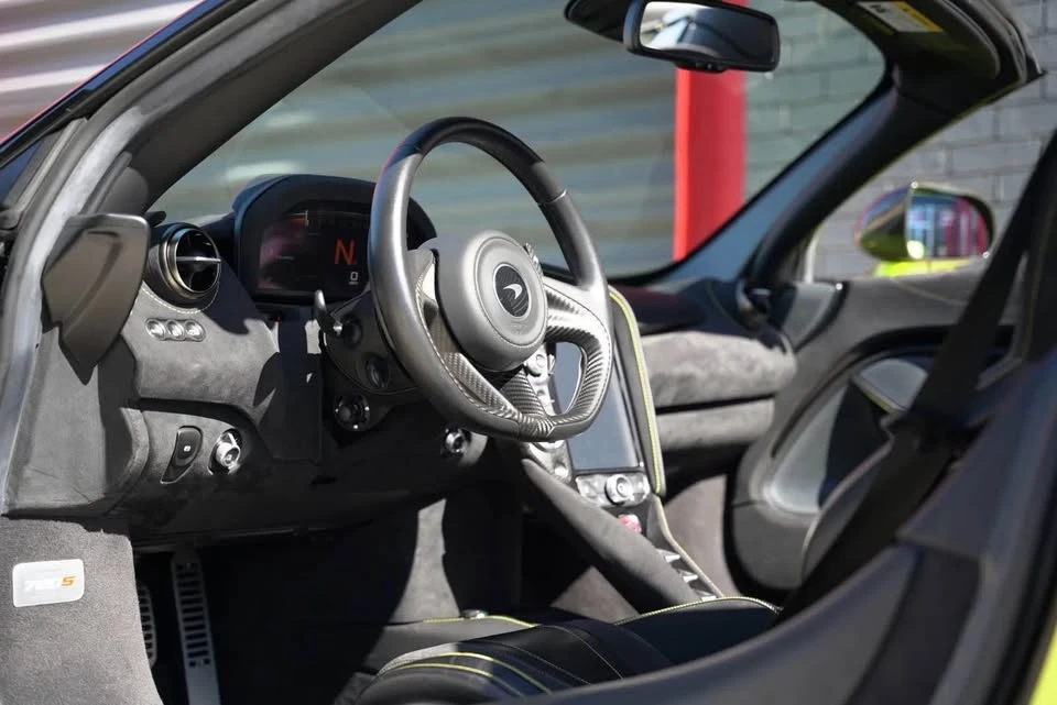 2022 McLaren 720S Spider - Image 2 of 20