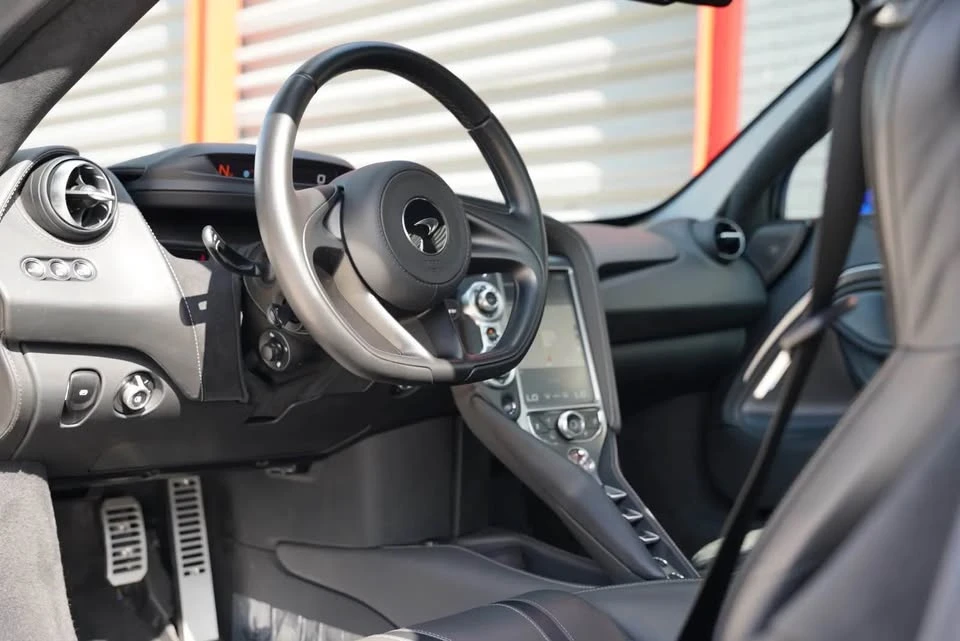 2022 McLaren 720S Spider - Image 13 of 16