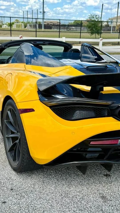 2022 McLaren 720S Spider - Image 11 of 16