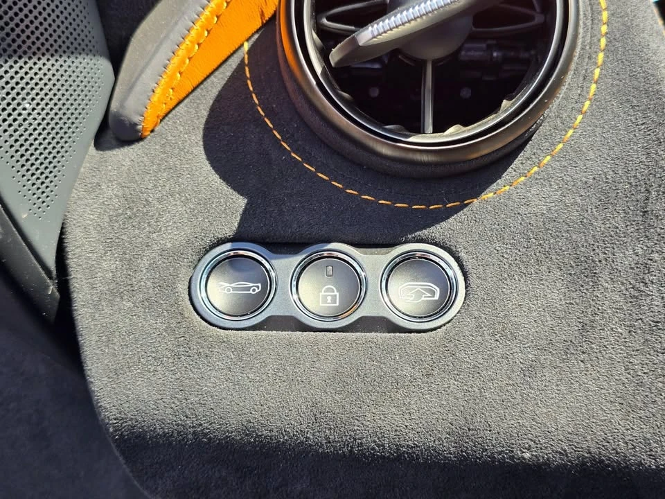 2022 McLaren 720S - Image 17 of 20