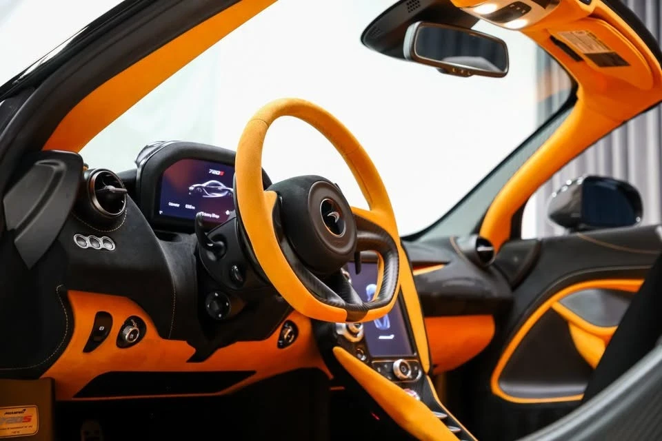 2022 McLaren 720S Spider - Image 18 of 19