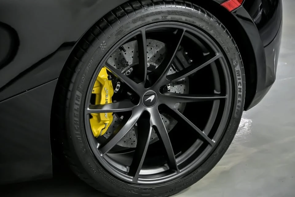 2022 McLaren 720S Spider - Image 18 of 20