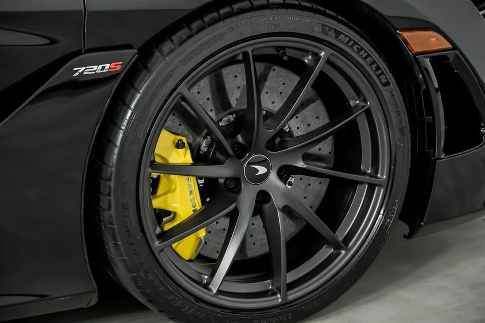 2022 McLaren 720S Spider - Image 16 of 20