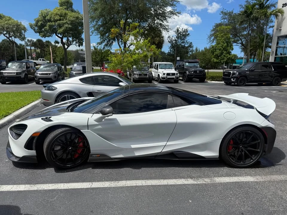 2022 McLaren 765LT Spider - Image 2 of 6