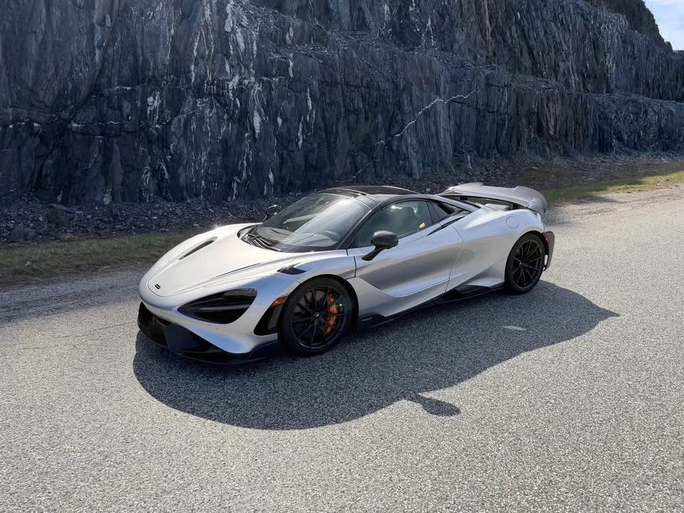 2022 McLaren 765LT - Image 9 of 19