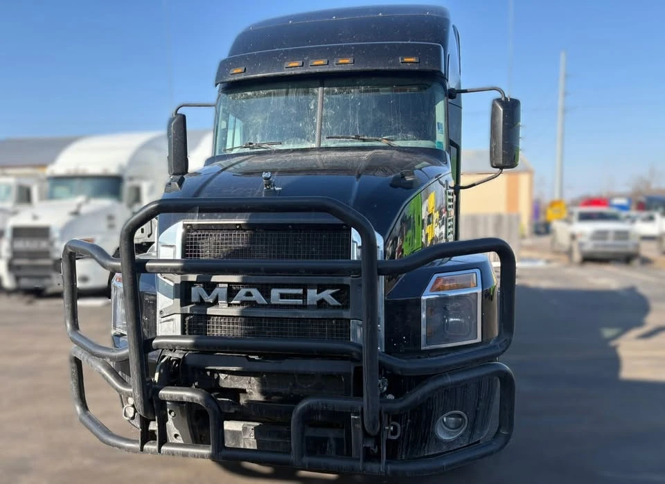 2022 Mack - Image 2 of 17
