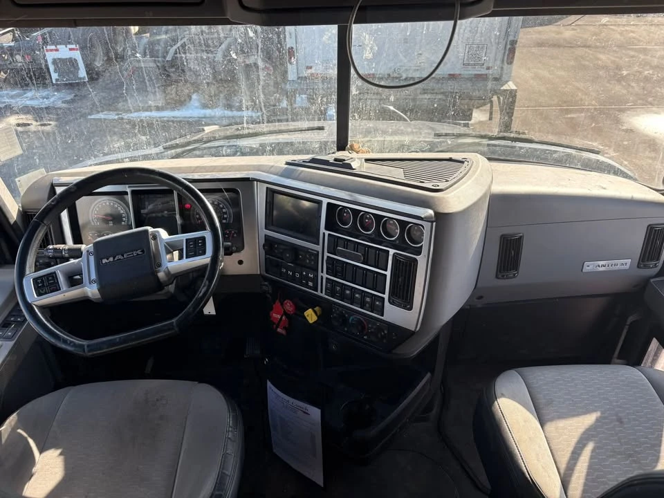 2022 Mack - Image 8 of 17