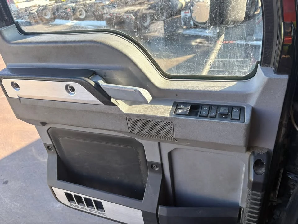 2022 Mack - Image 6 of 17