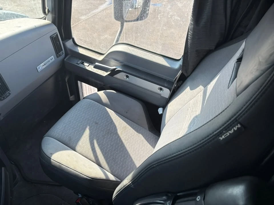 2022 Mack - Image 9 of 17