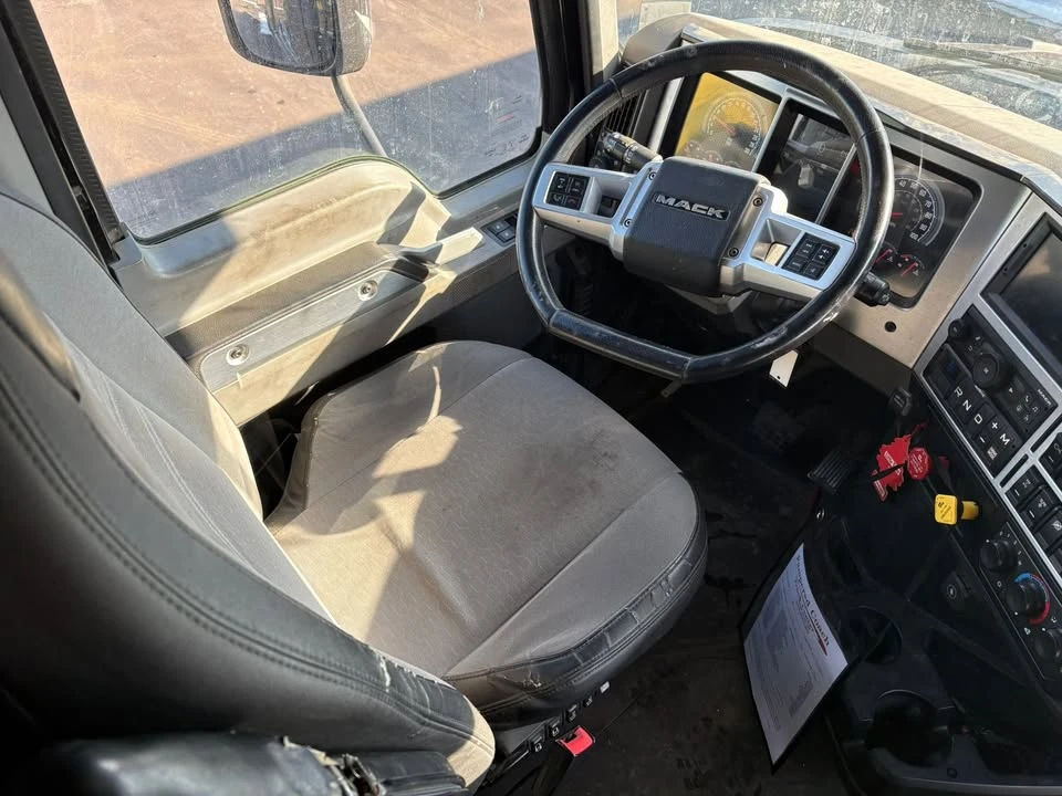 2022 Mack - Image 7 of 17