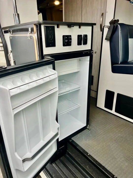 2022 Winnebago - Image 17 of 20