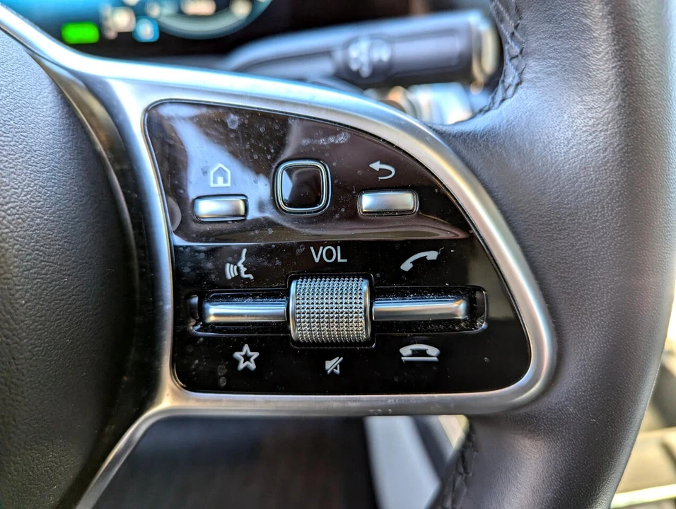 2022 Mercedes-Benz EQB - Image 17 of 21