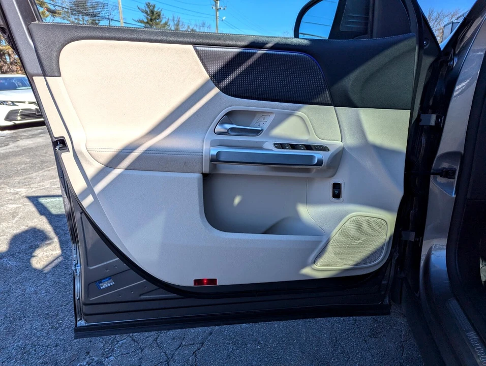 2022 Mercedes-Benz EQB - Image 11 of 21