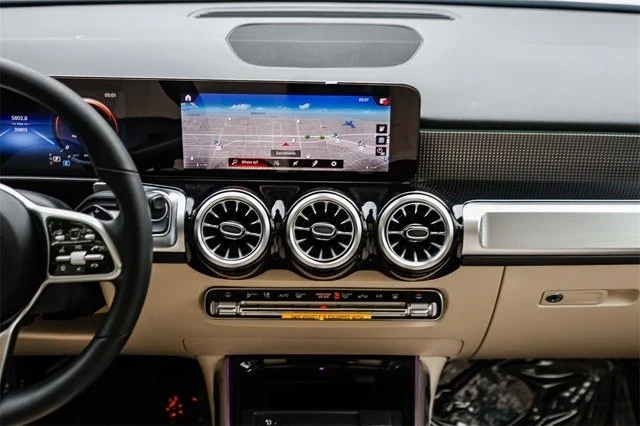2022 Mercedes-Benz EQB - Image 11 of 12