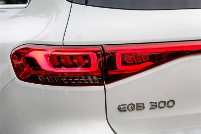 2022 Mercedes-Benz EQB - Image 8 of 12