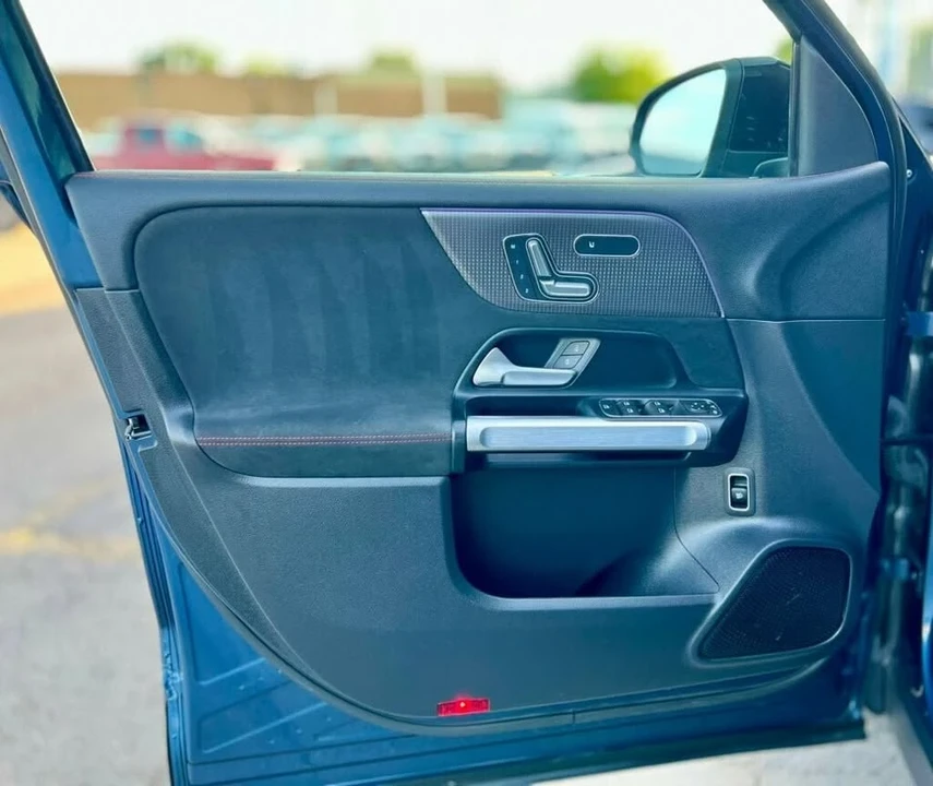 2022 Mercedes-Benz EQB - Image 10 of 20