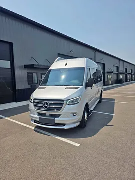 2022 Mercedes-Benz Interstate Lounge