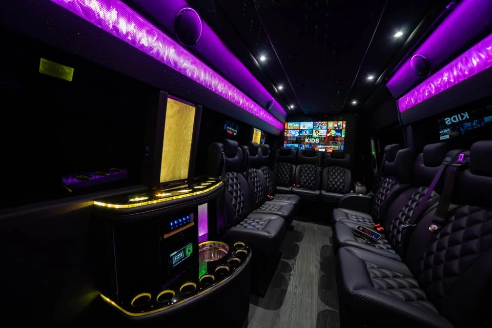 2022 Mercedes-Benz VS30 Sprinter - Image 2 of 7