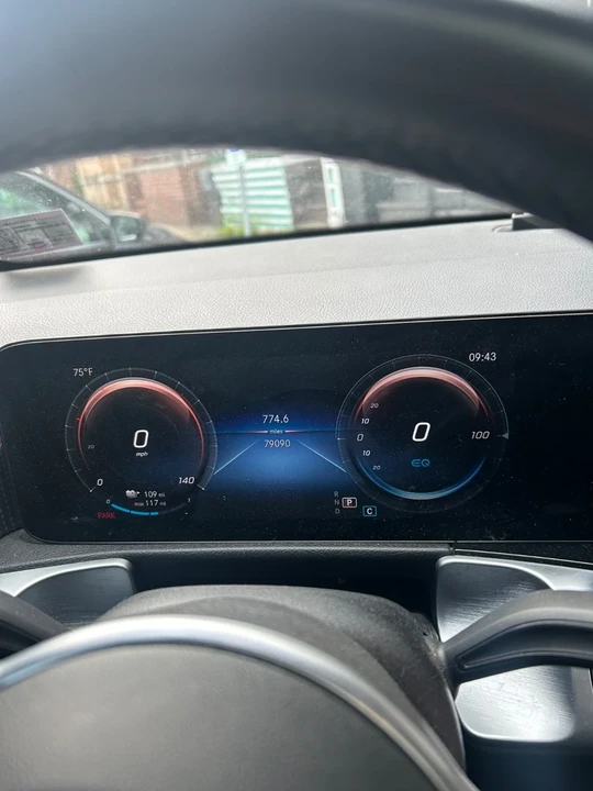 2022 Mercedes-Benz EQB - Image 9 of 17