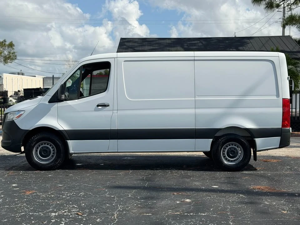 2022 Mercedes-Benz VS30 Sprinter - Image 2 of 20