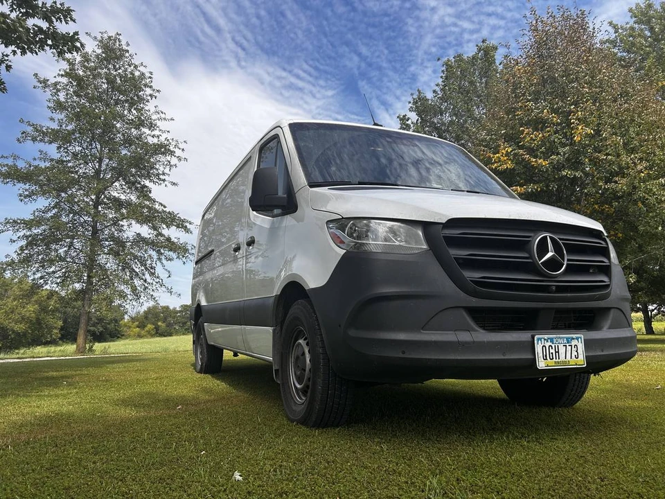 2022 Mercedes-Benz VS30 Sprinter - Image 2 of 11