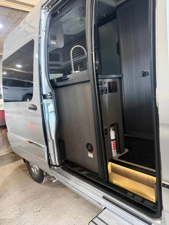 2022 Mercedes-Benz VS30 Sprinter - Image 2 of 11