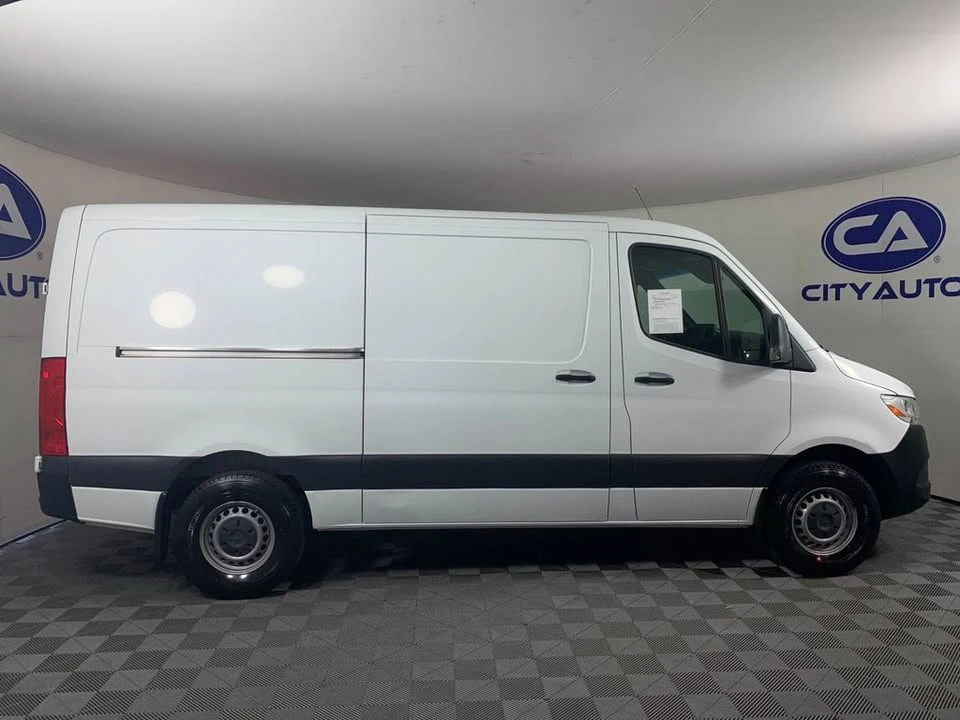 2022 Mercedes-Benz VS30 Sprinter - Image 2 of 19