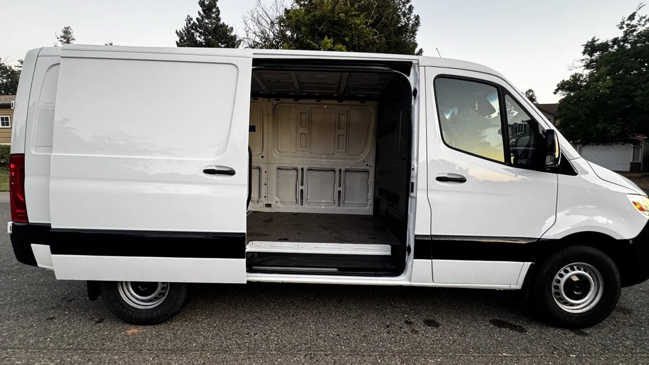 2022 Mercedes-Benz VS30 Sprinter - Image 11 of 13