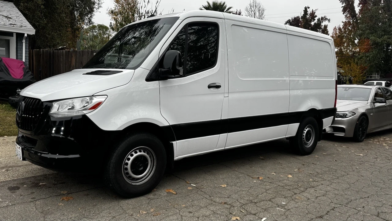 2022 Mercedes-Benz VS30 Sprinter - Image 2 of 13