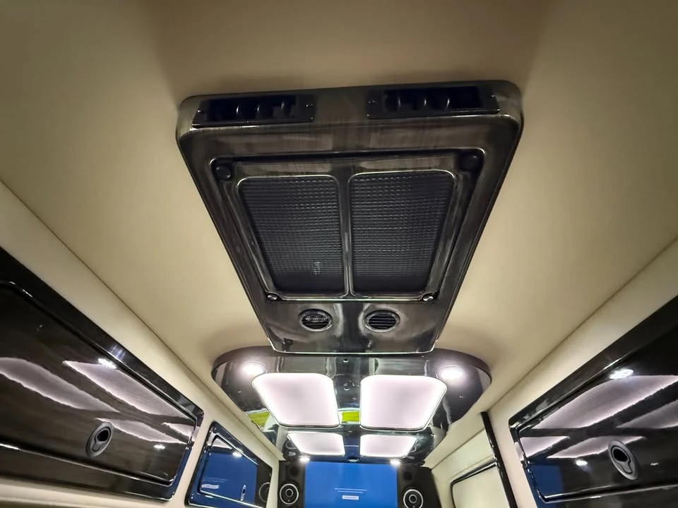 2022 Mercedes-Benz VS30 Sprinter - Image 18 of 19