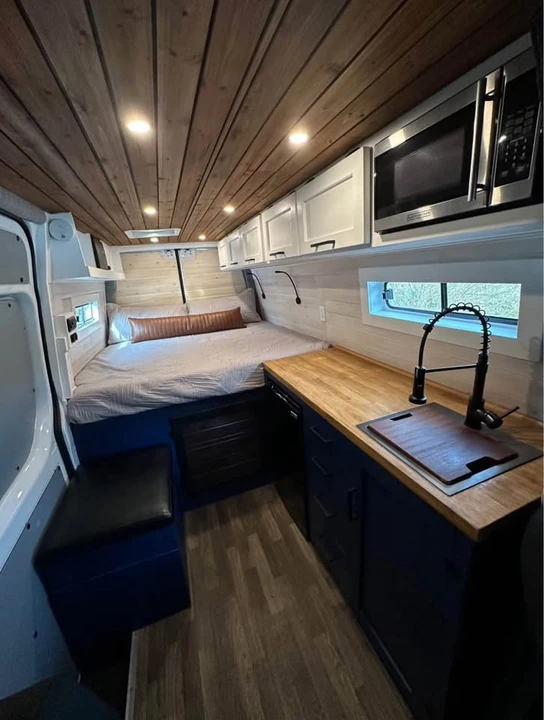 2022 Mercedes-Benz VS30 Sprinter - Image 2 of 13