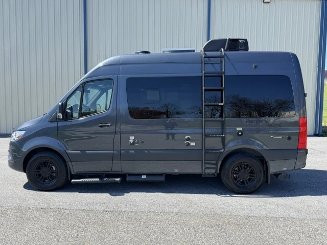 2022 Mercedes-Benz VS30 Sprinter - Image 2 of 21