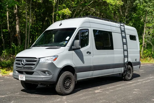 2022 Mercedes-Benz Sprinter 2500 4×4 Camper Conversion