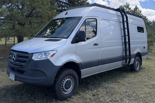2022 Mercedes-Benz Sprinter 2500 4×4 RV Conversion