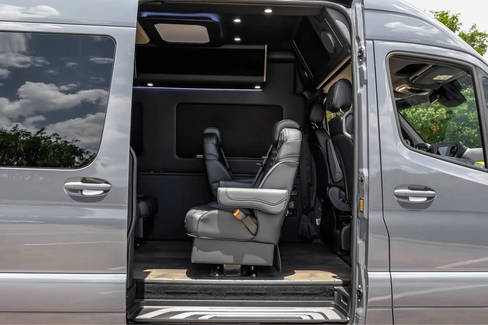 2022 Mercedes-Benz VS30 Sprinter - Image 2 of 19