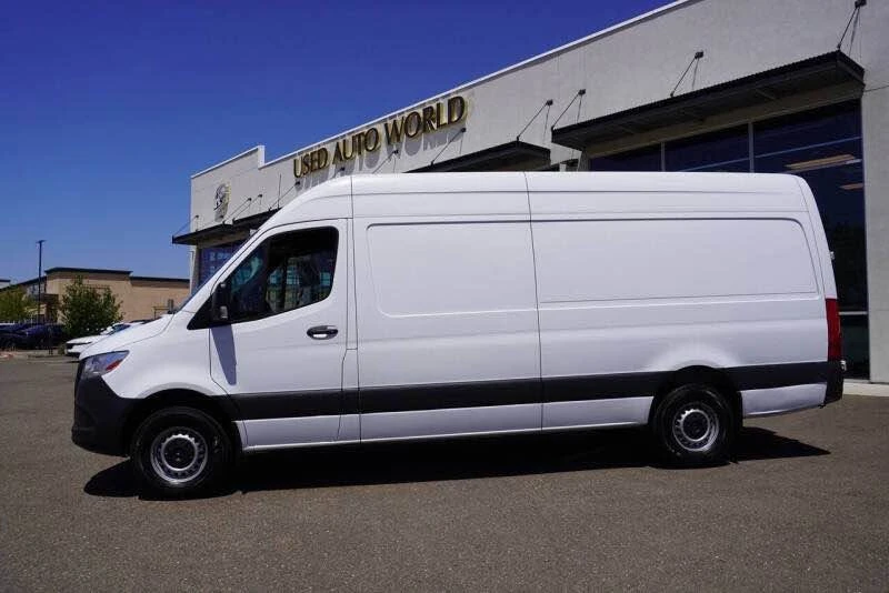 2022 Mercedes-Benz VS30 Sprinter - Image 2 of 15